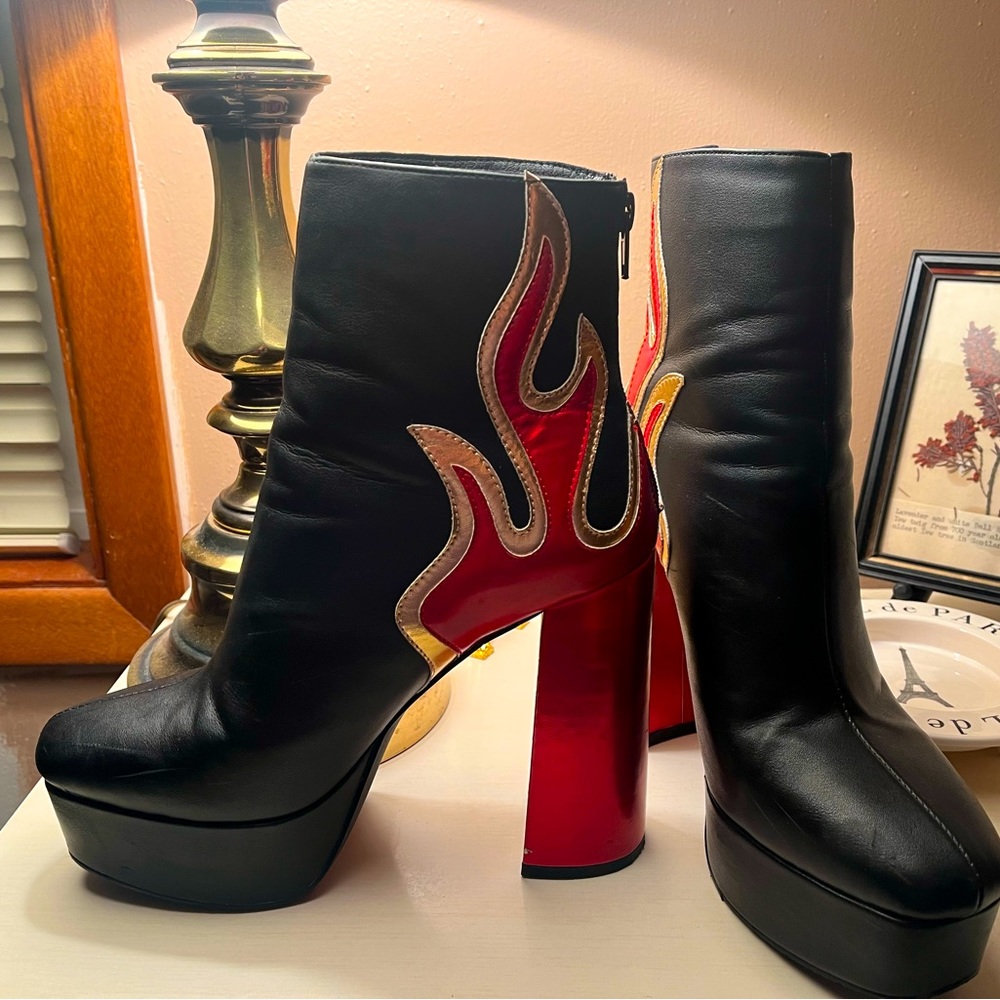 Public Desire size 6 fire flame platform boots 🔥 (fits size 7 1/2)